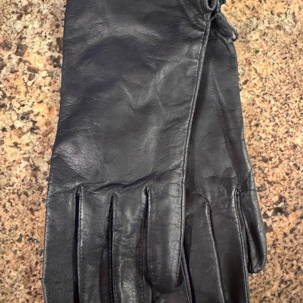 Fownes Brothers Classic Black Leather Women's 7 1/2 Gloves